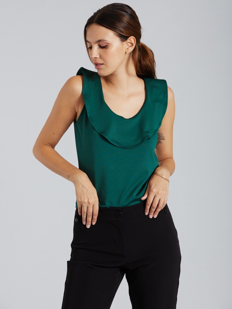 REMERA CON VOLADO