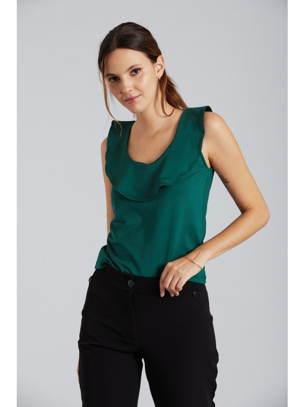 REMERA CON VOLADO