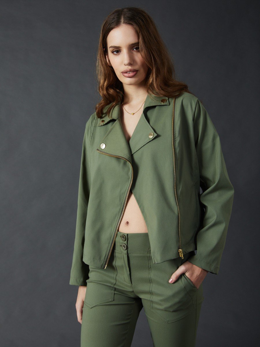 CAMPERA CON BROCHES