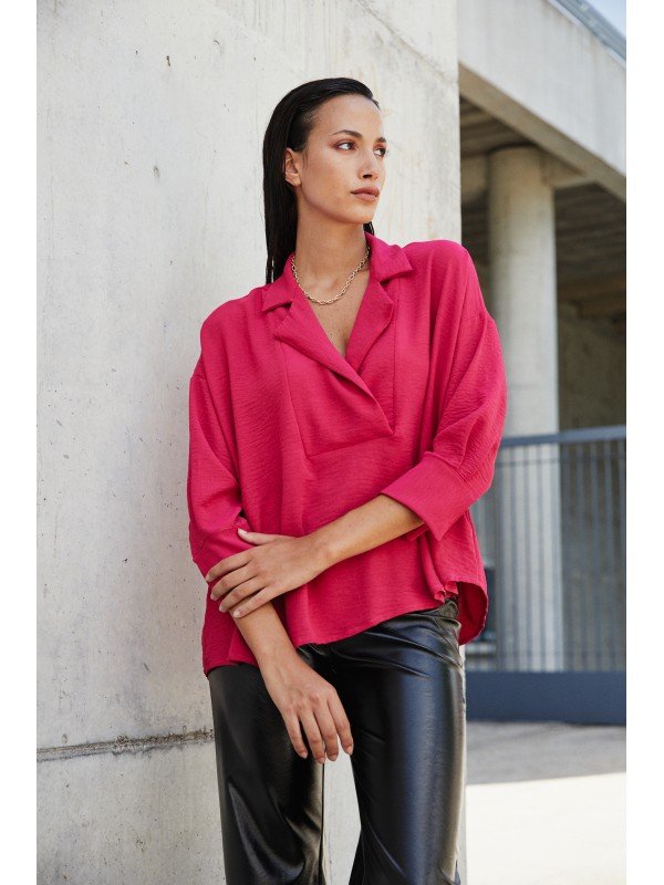 BLUSA CON CUELLO Y SOLAPA