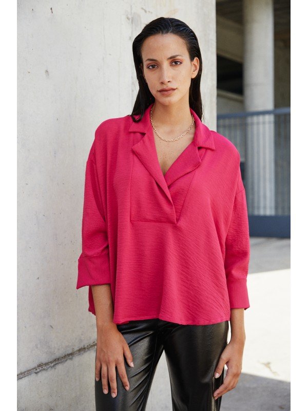 BLUSA CON CUELLO Y SOLAPA