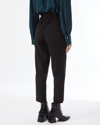 PANTALON CON CINTO Y HEBILLA