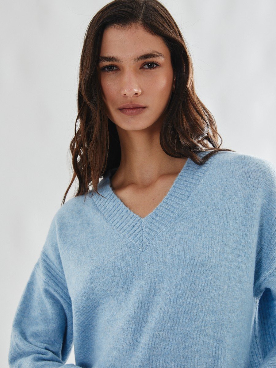SWEATER ESCOTE EN V 