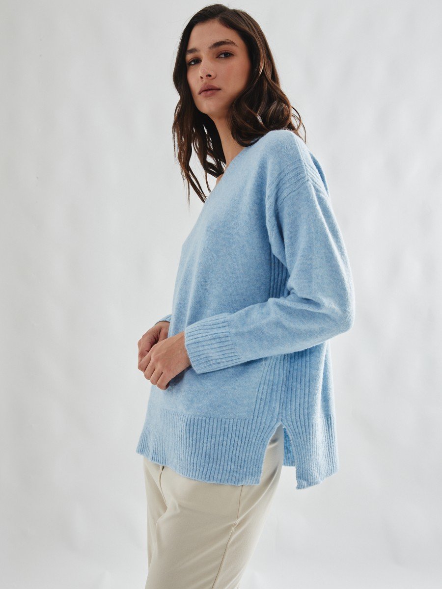 SWEATER ESCOTE EN V 