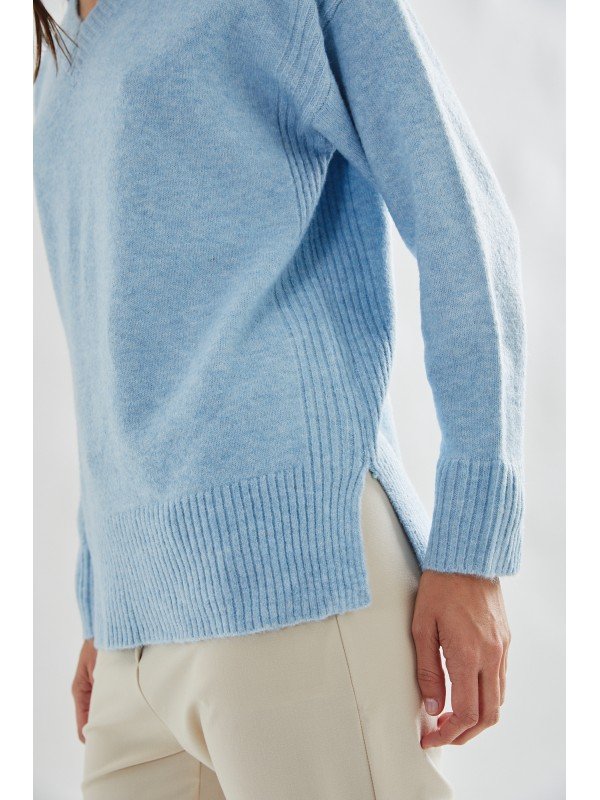 SWEATER ESCOTE EN V 