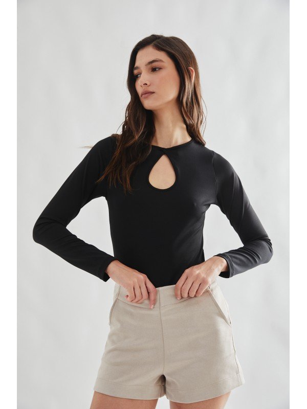 REMERA CON ABERTURA 
