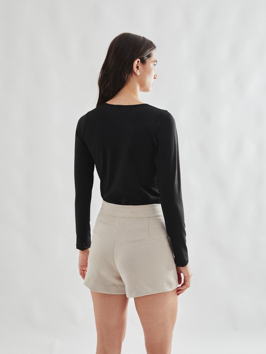 REMERA CON ABERTURA 