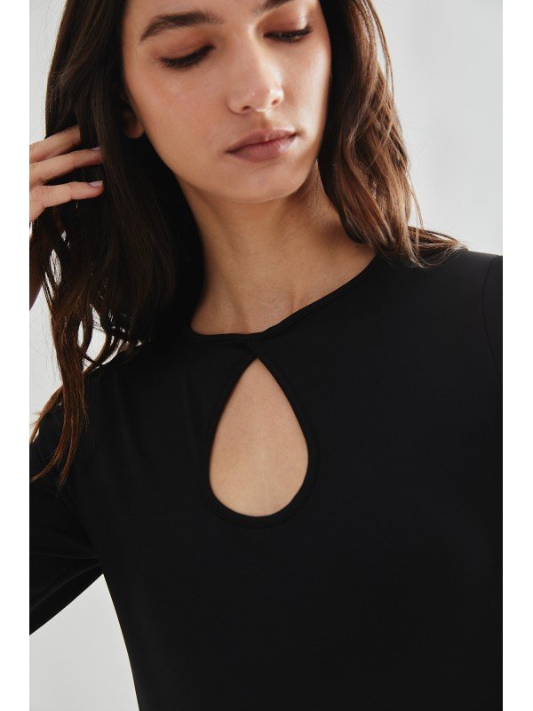 REMERA CON ABERTURA 