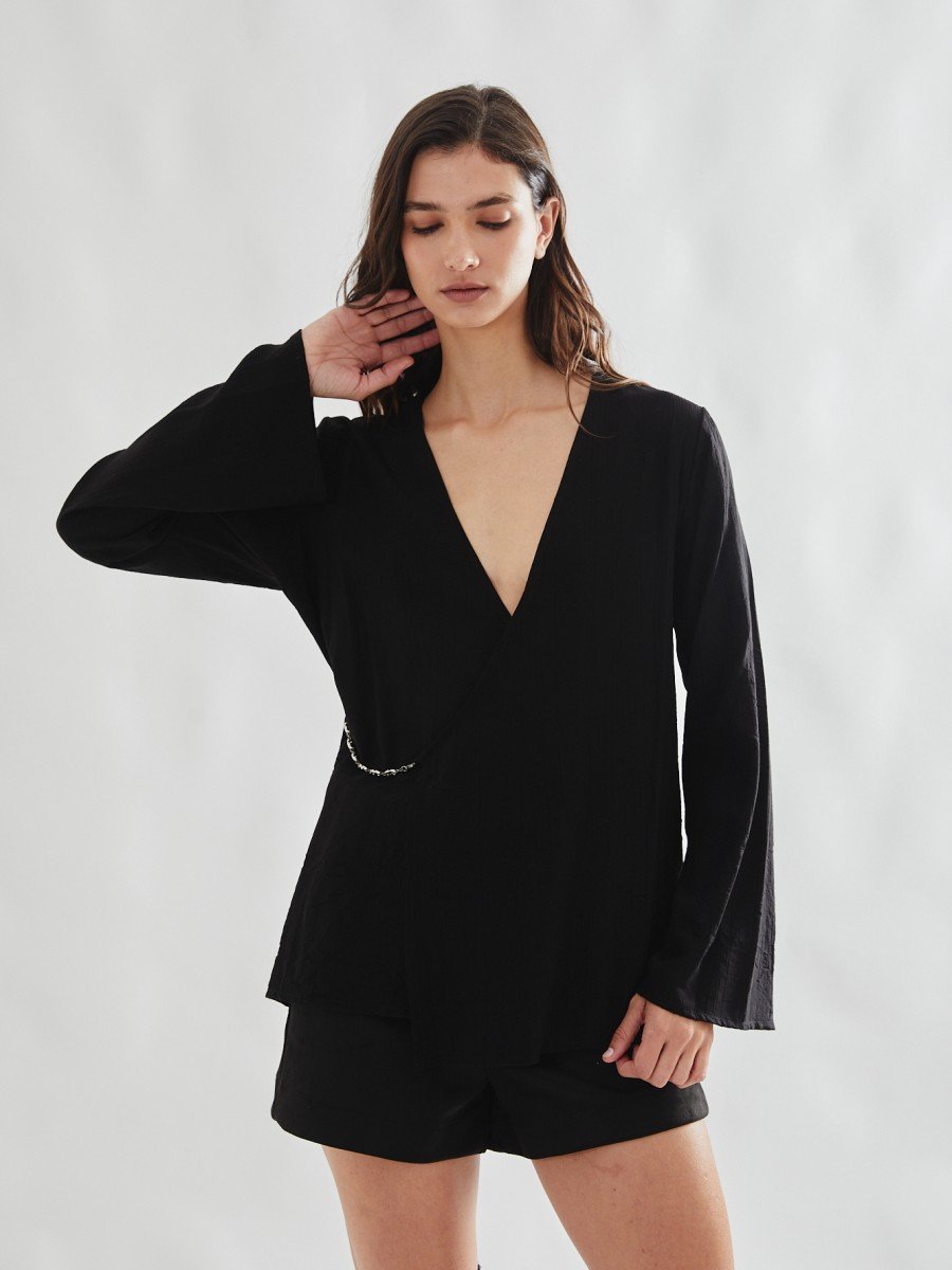 BLUSA CRUZADA CON CADENA