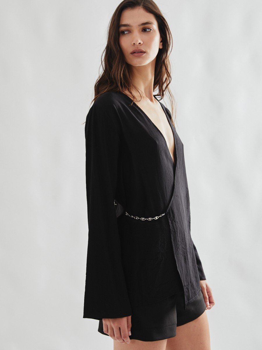 BLUSA CRUZADA CON CADENA