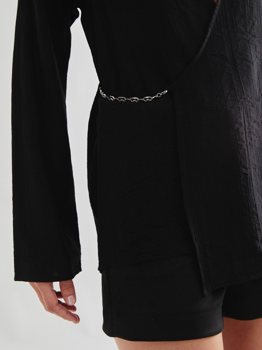 BLUSA CRUZADA CON CADENA