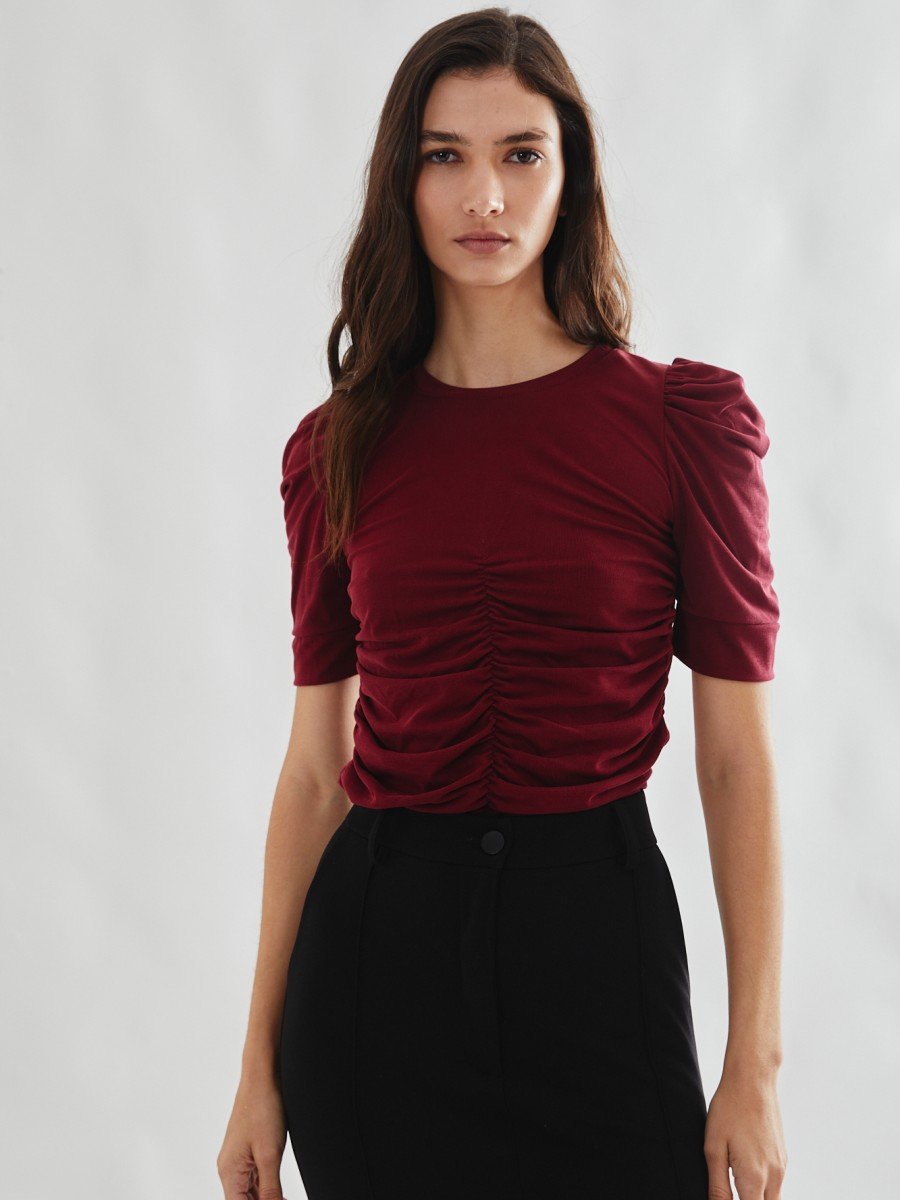 REMERA CON FRUNCES