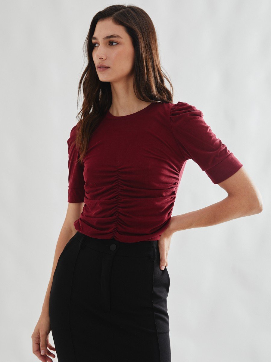 REMERA CON FRUNCES