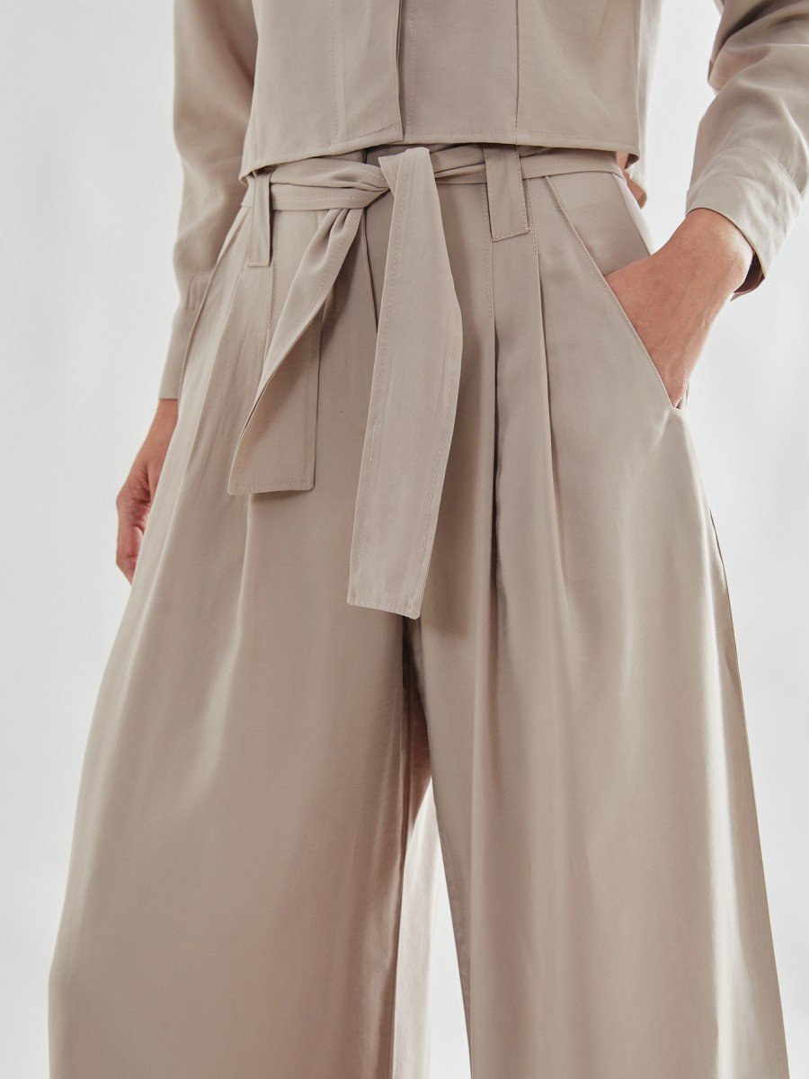 PANTALON ANCHO CON LAZO
