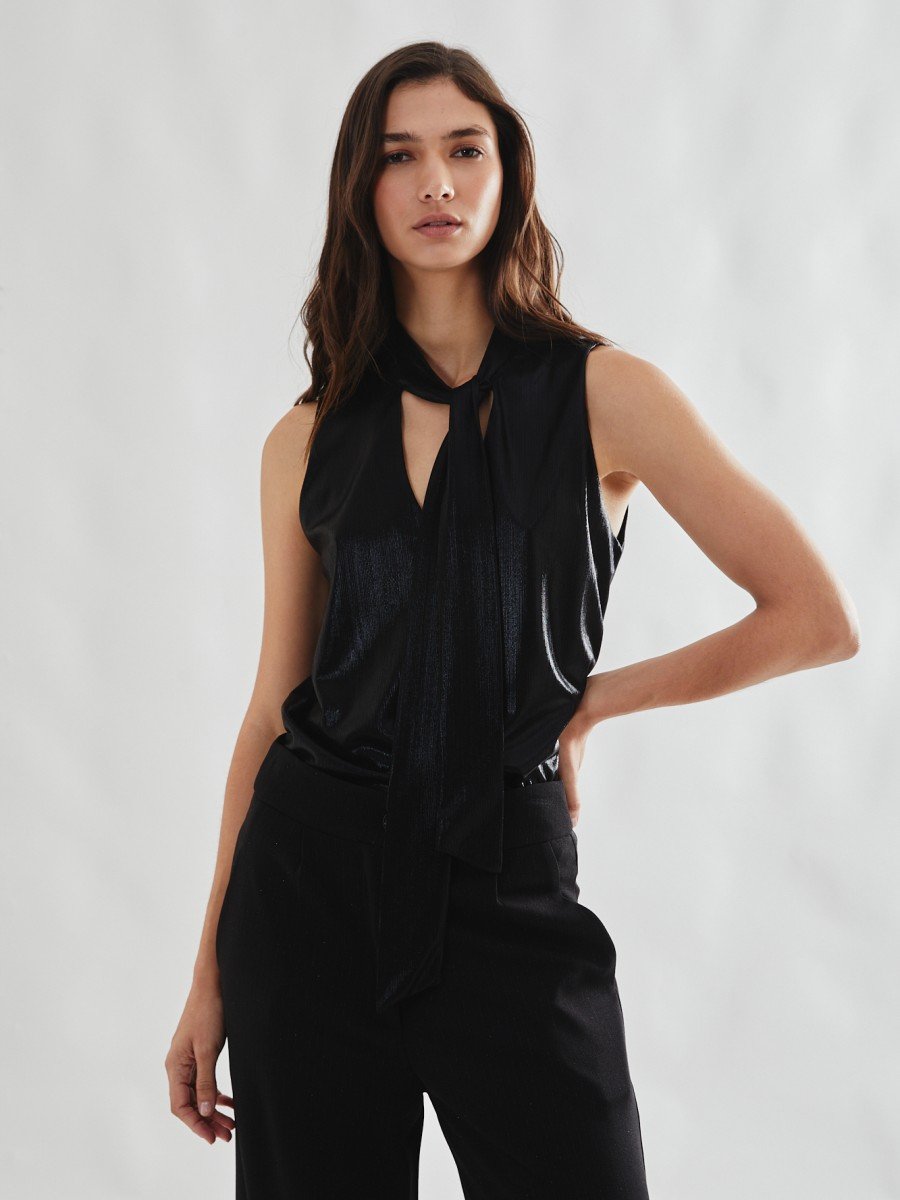 BLUSA CON LAZO
