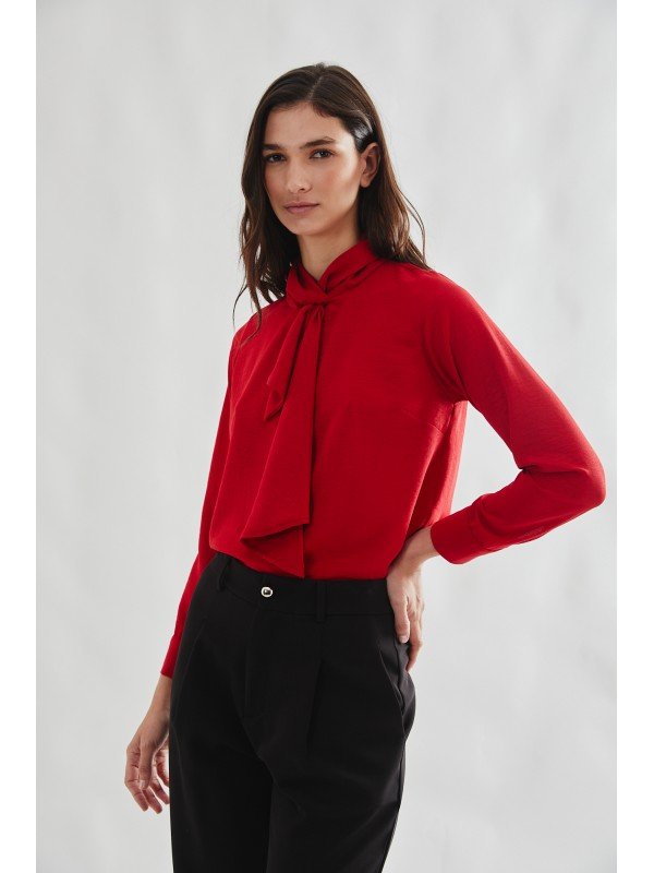 BLUSA CON PAÑUELO