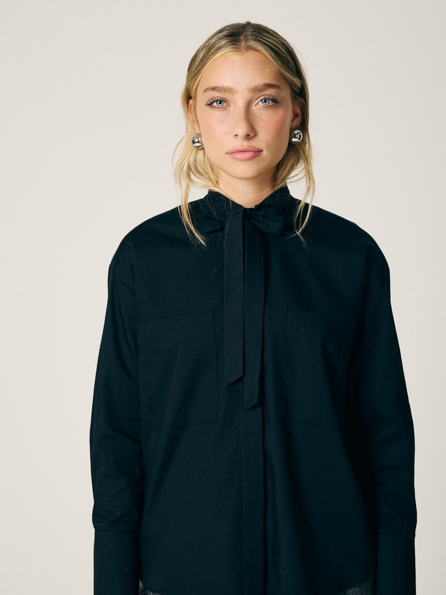 CAMISA CON TIRA EN CUELLO