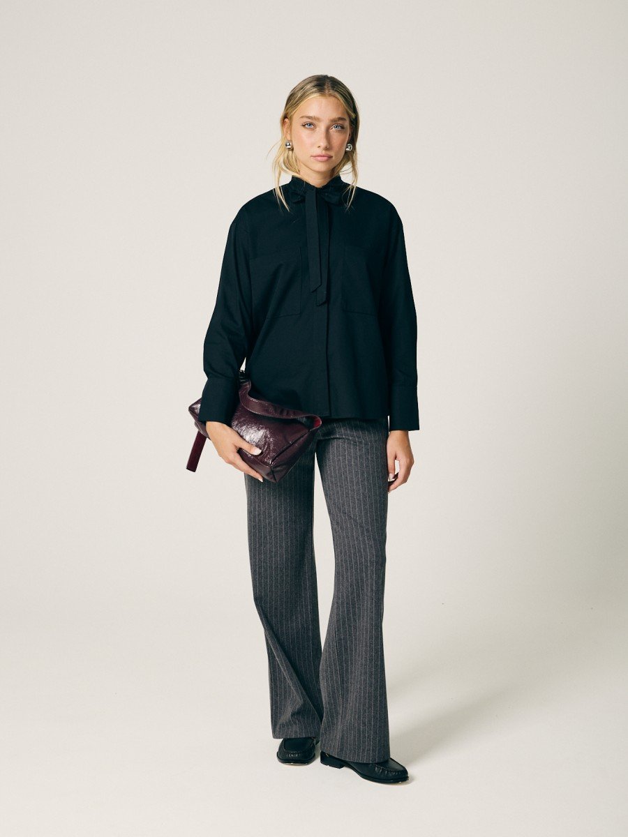 CAMISA CON TIRA EN CUELLO