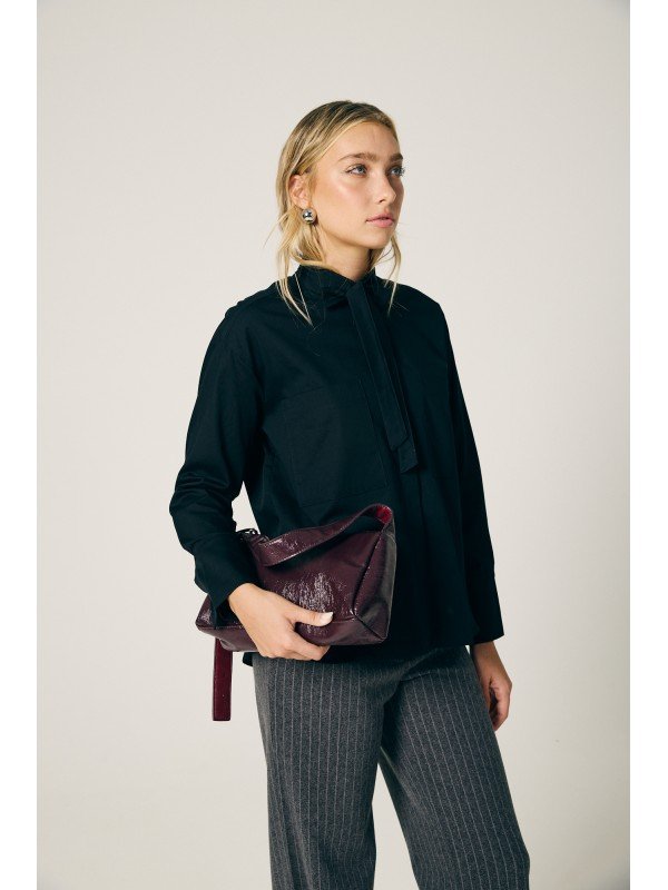 CAMISA CON TIRA EN CUELLO