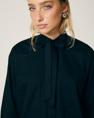 CAMISA CON TIRA EN CUELLO