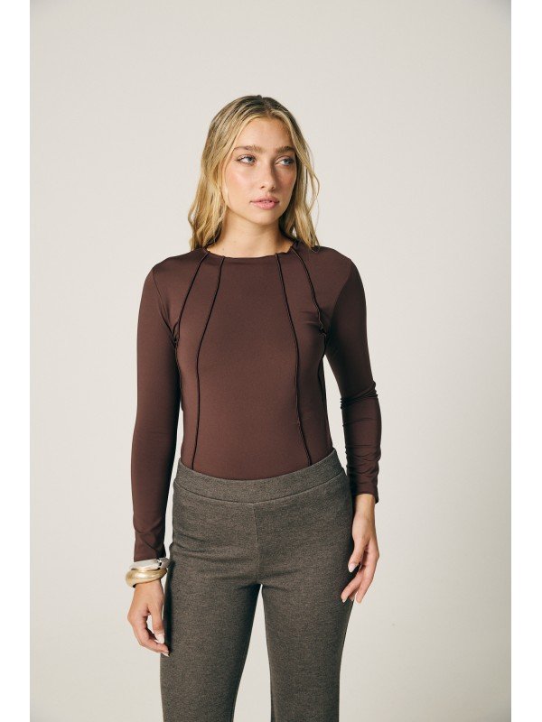 REMERA CON RULOTE DIAGONAL