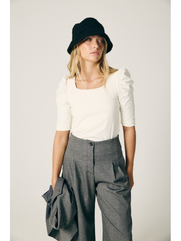 REMERA MANGA ABUCHONADA