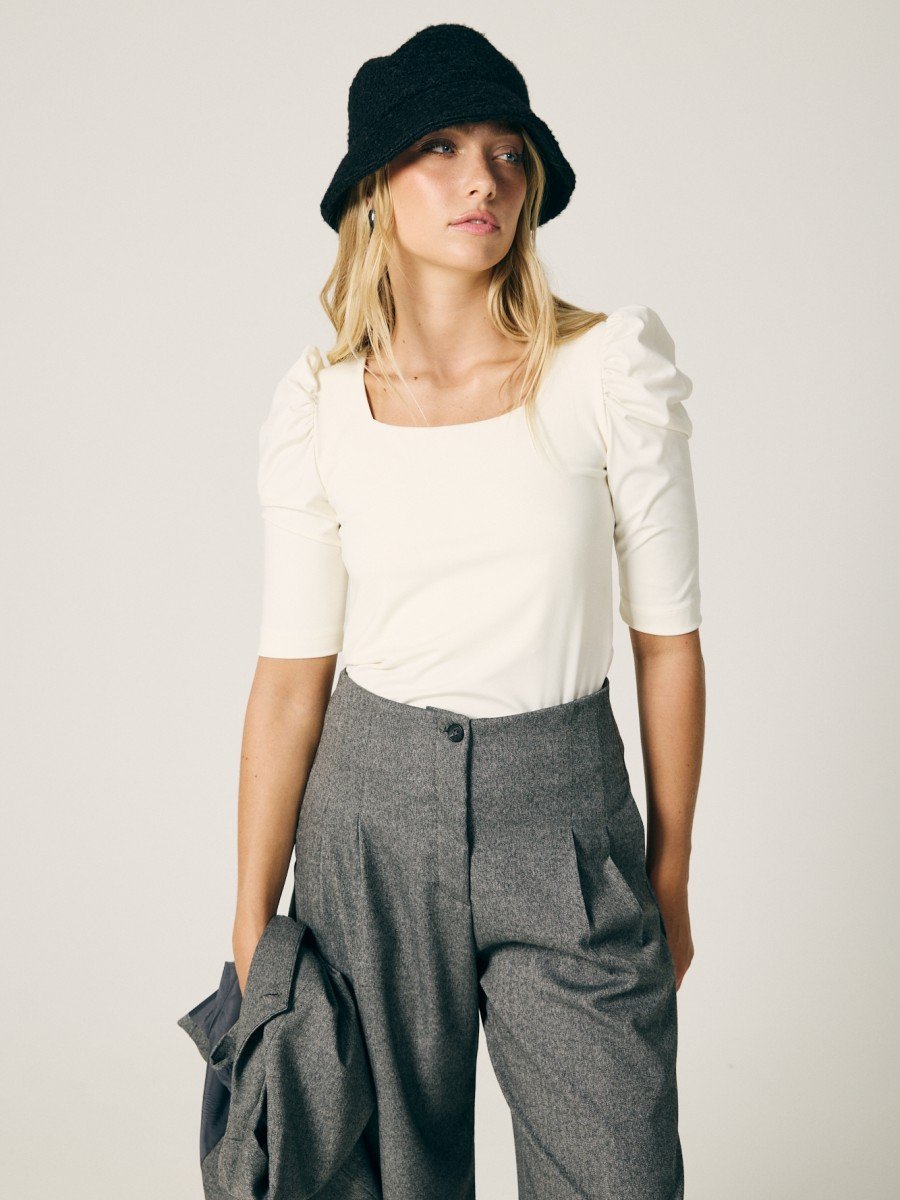 REMERA MANGA ABUCHONADA