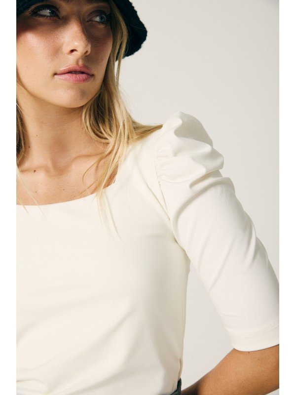 REMERA MANGA ABUCHONADA