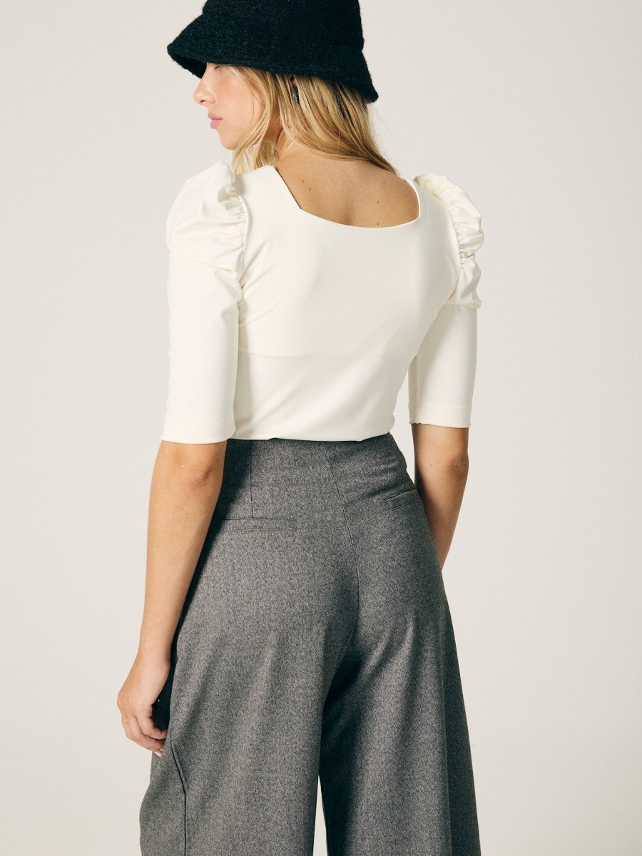 REMERA MANGA ABUCHONADA