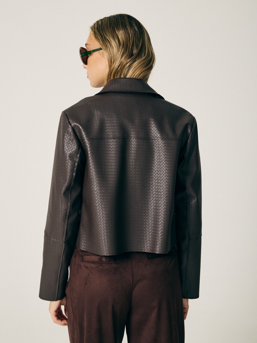 CHAQUETA SIMIL CUERO LABRADO