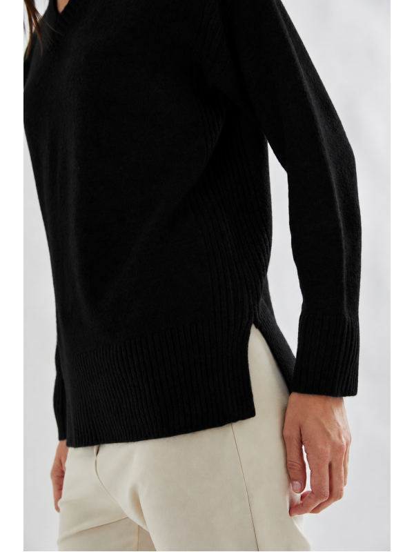 SWEATER ESCOTE EN V 