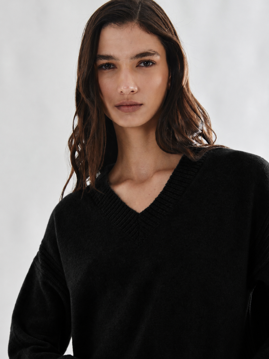SWEATER ESCOTE EN V 