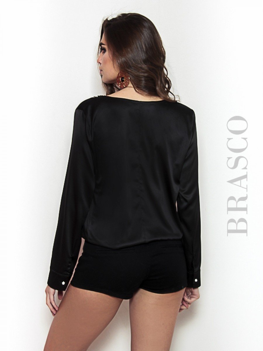 BLUSA DE SEDA CON ESCOTE BORDADO