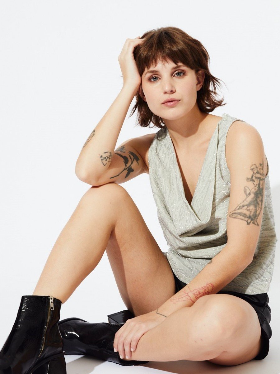 BLUSA ESCOTE BUCHE JACKARD