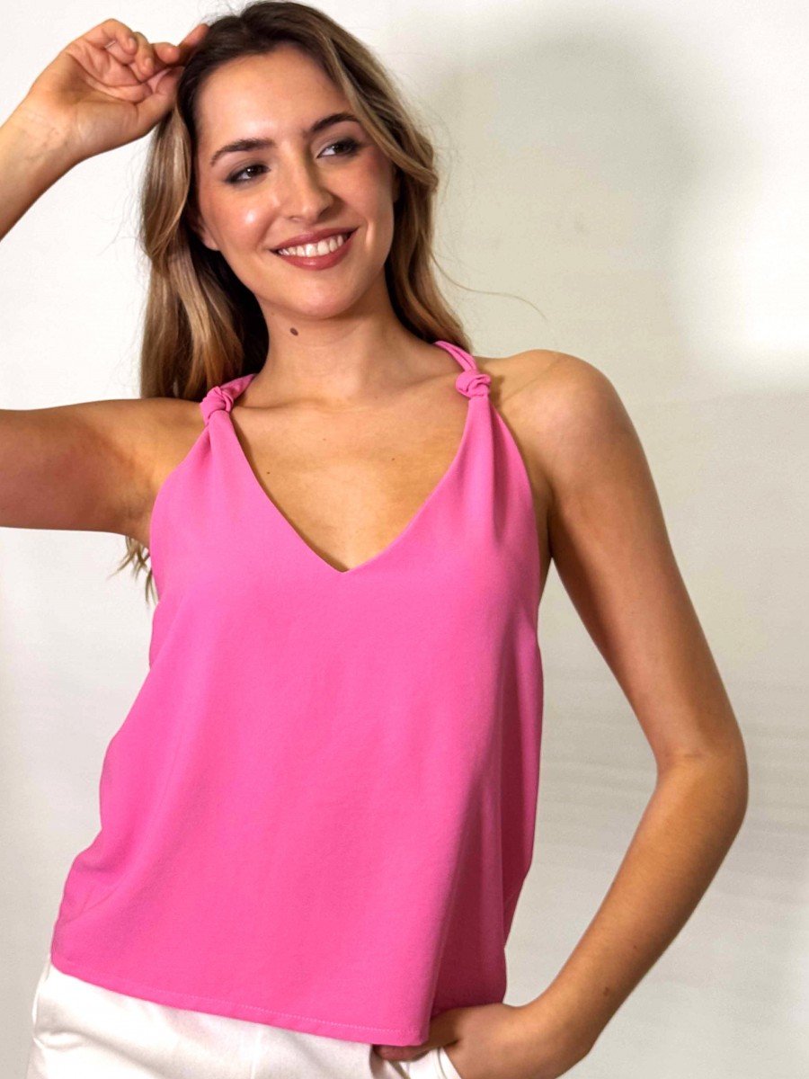 BLUSA CON NUDOS