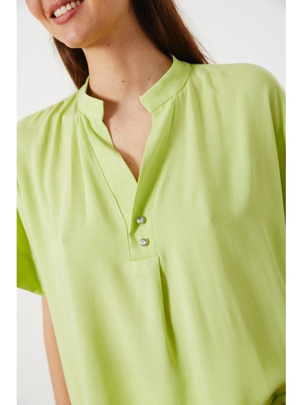 BLUSA CON 2 STRASS BLUSA CON 2 STRASS