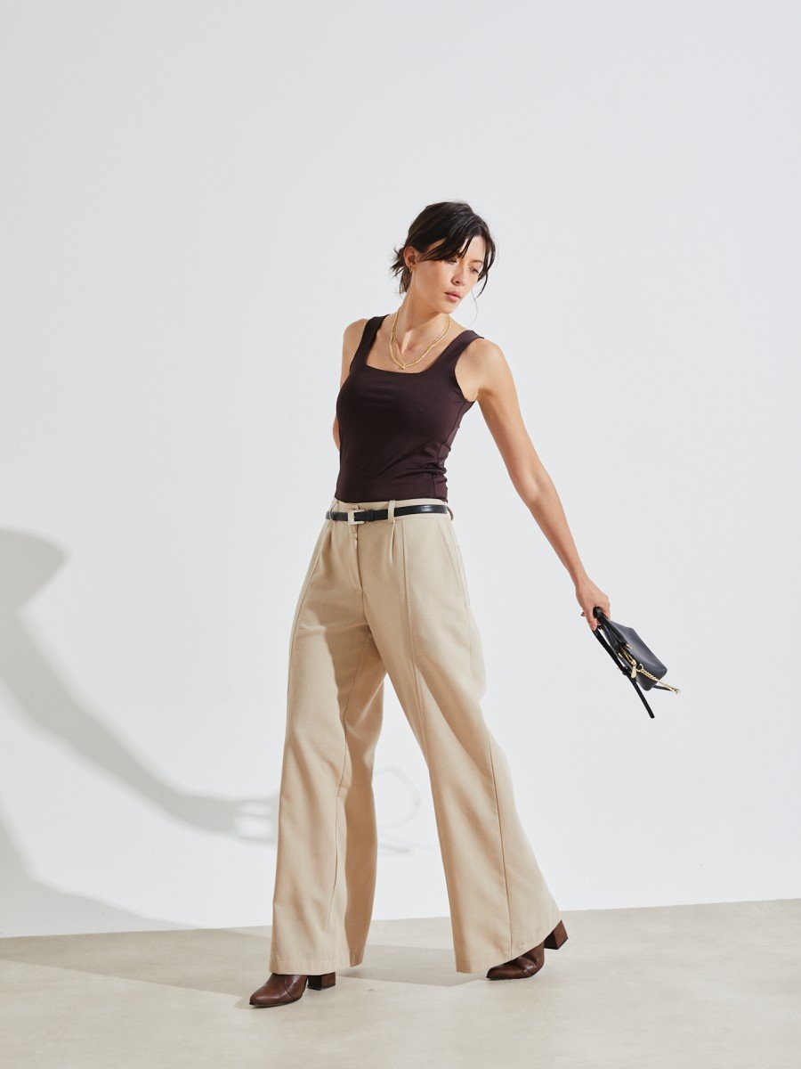 MUSCULOSA ESCOTE CUADRADO