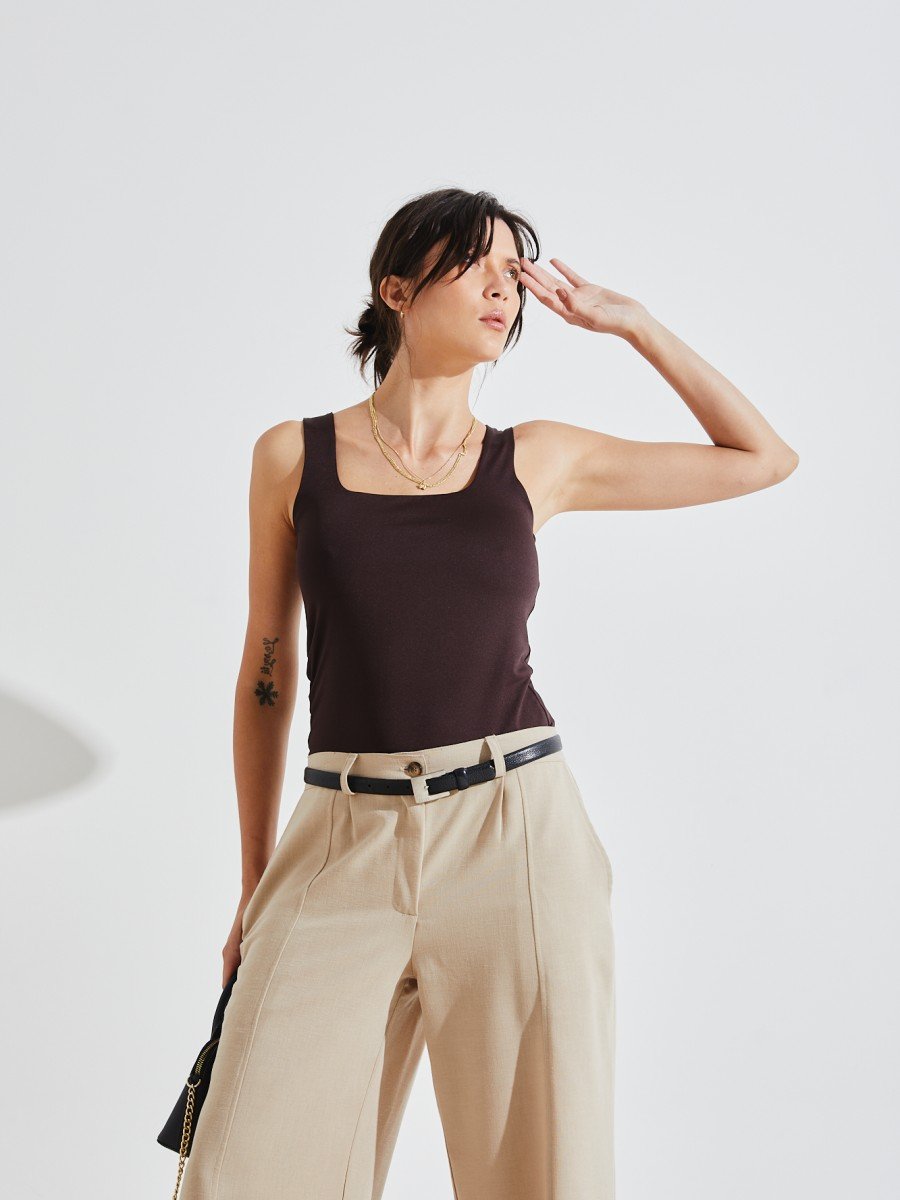 MUSCULOSA ESCOTE CUADRADO