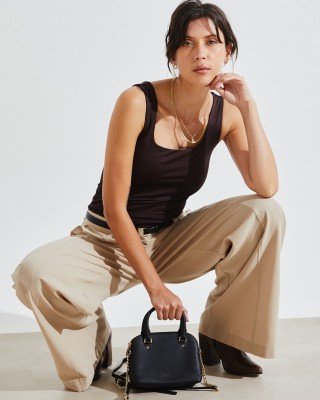 MUSCULOSA ESCOTE CUADRADO