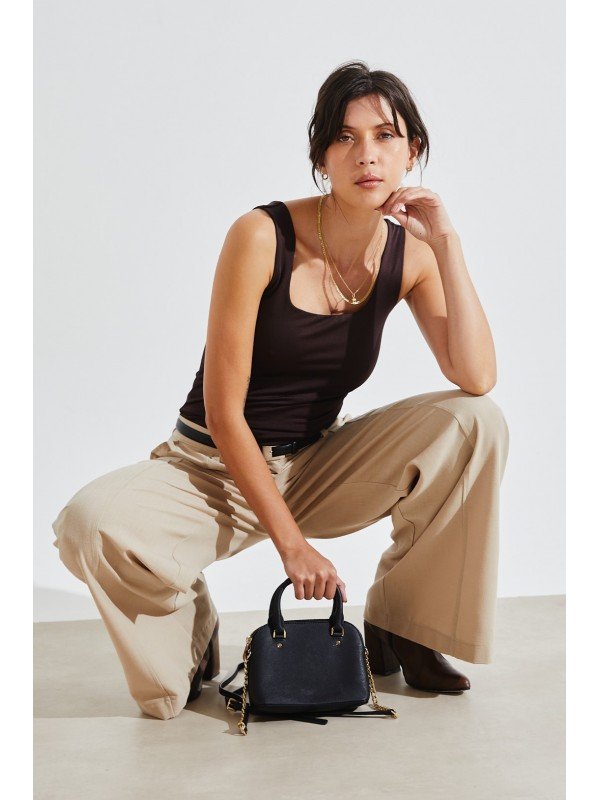 MUSCULOSA ESCOTE CUADRADO