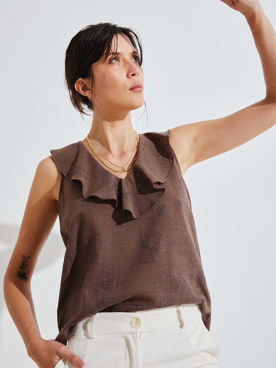 BLUSA VOLADO EN ESCOTE