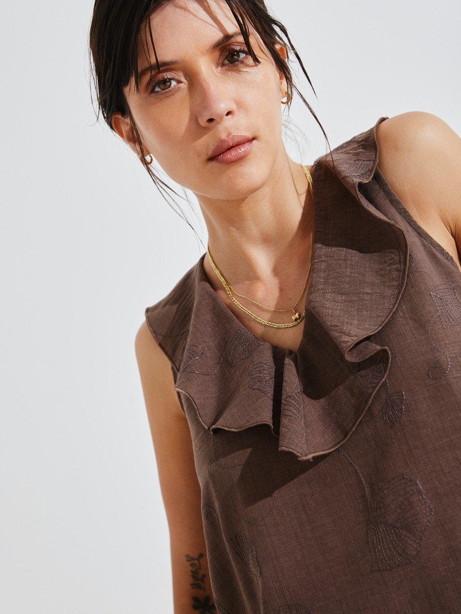 BLUSA VOLADO EN ESCOTE