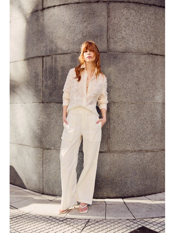 PANTALON GABARDINA CON BOLSILLOS