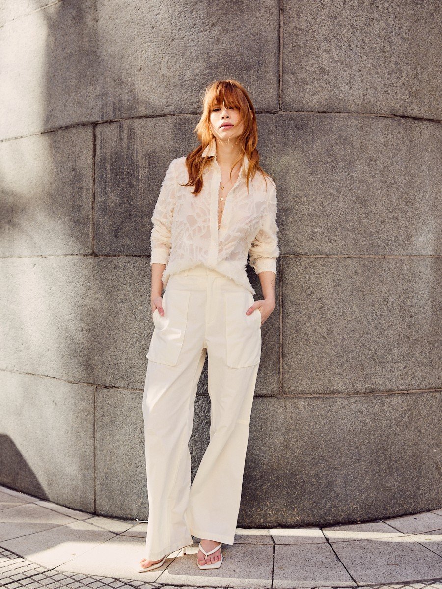 PANTALON GABARDINA CON BOLSILLOS