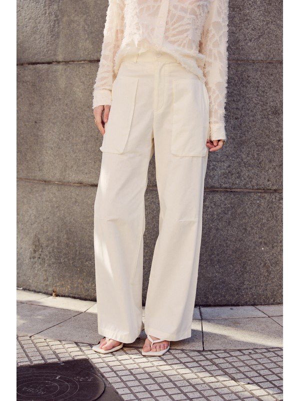 PANTALON GABARDINA CON BOLSILLOS