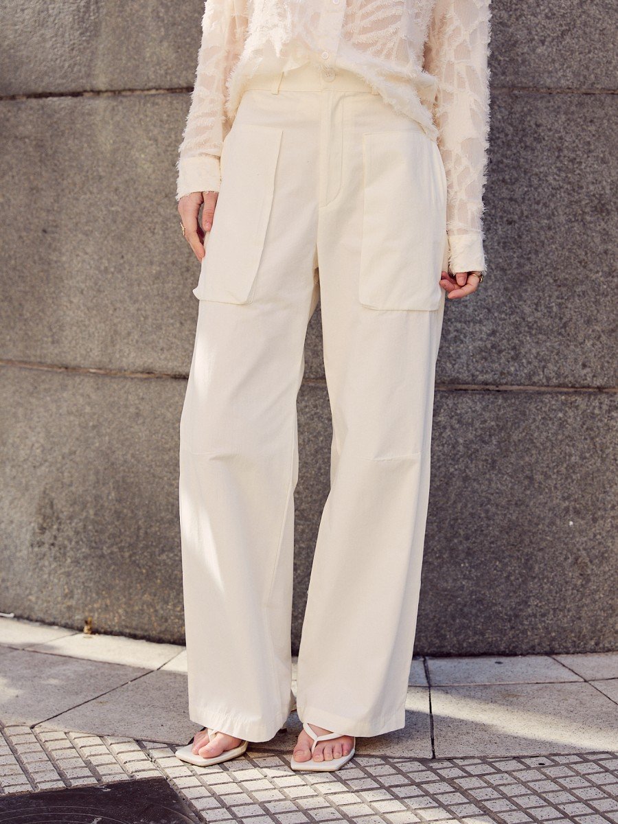 PANTALON GABARDINA CON BOLSILLOS