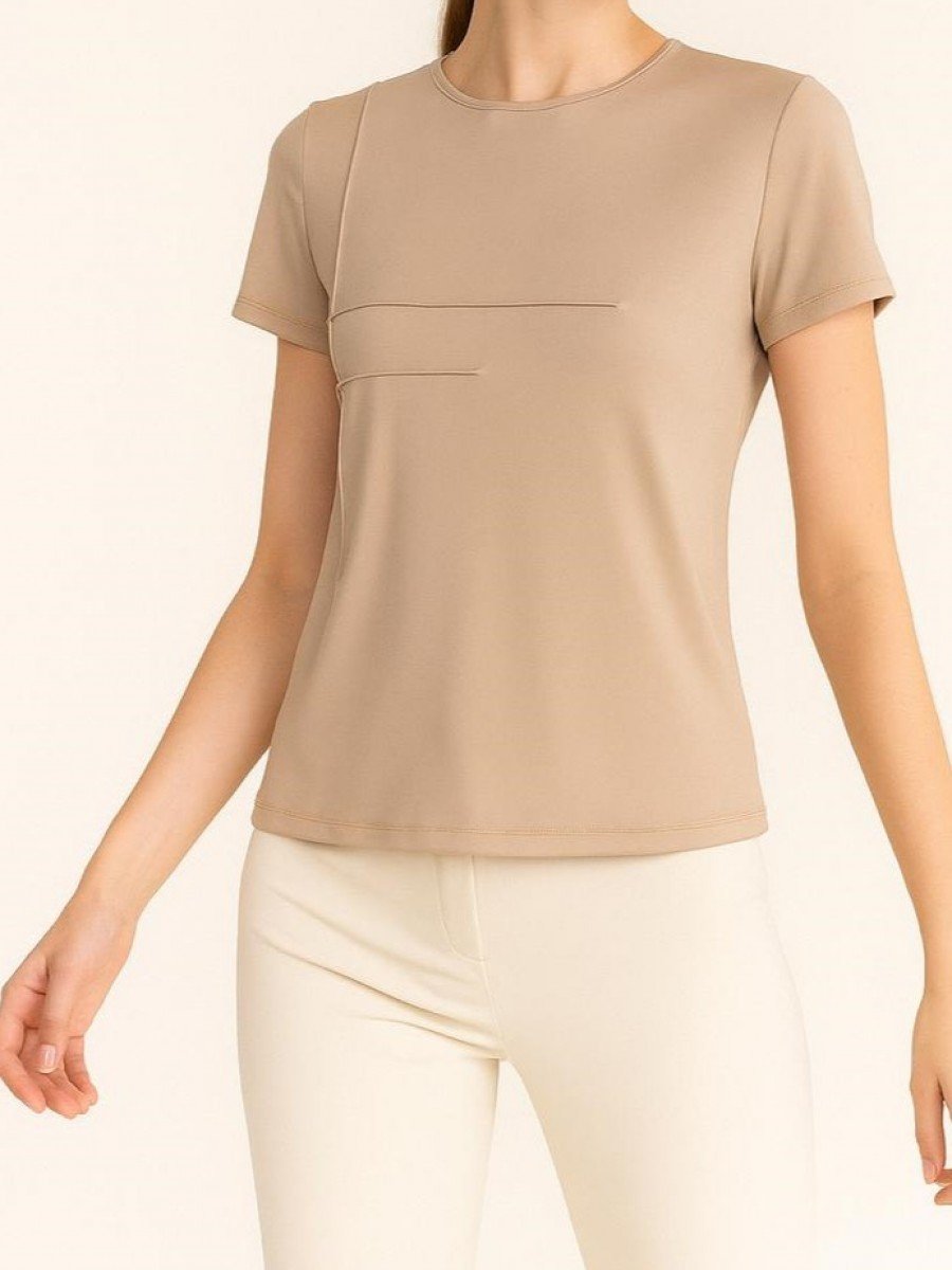 REMERA CON COSTURAS
