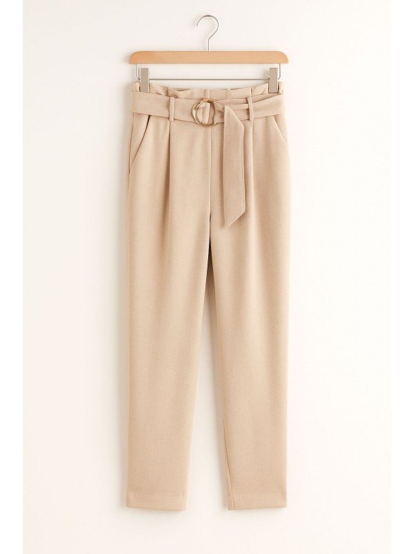 PANTALON CON CINTO Y HEBILLA