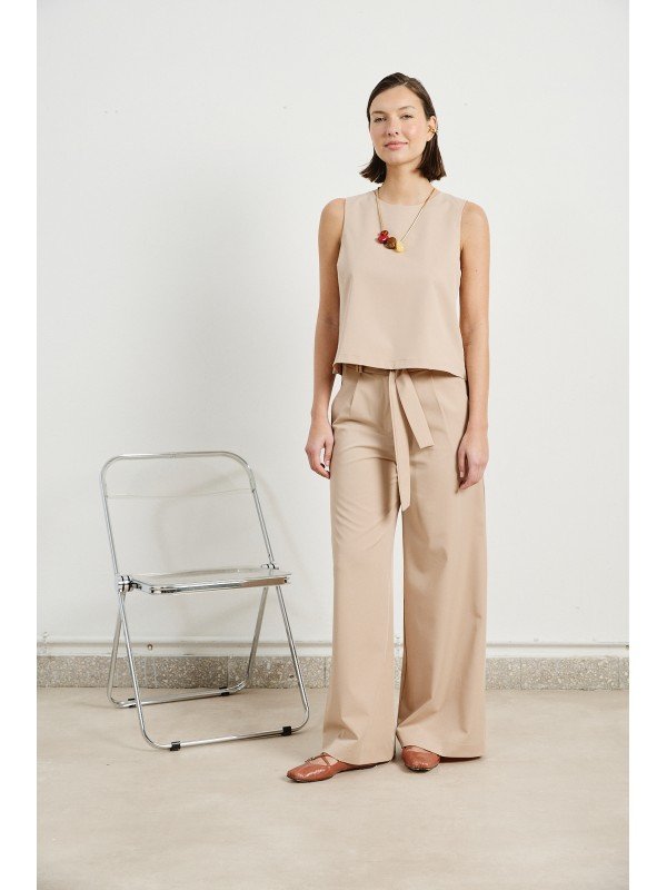 BLUSA ESCOTE BASE TAJOS DE COSTADO