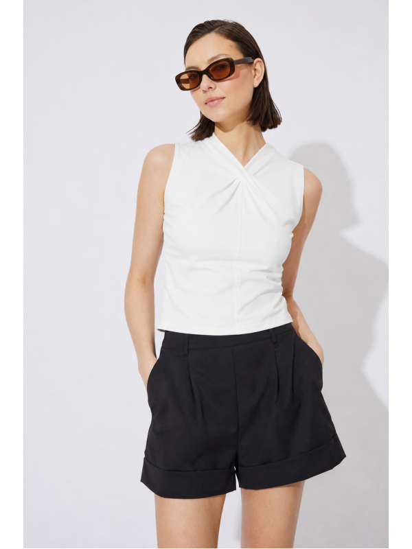 REMERA ESCOTE V CRUZADO